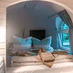 Tiny Igloo Arwen Belau